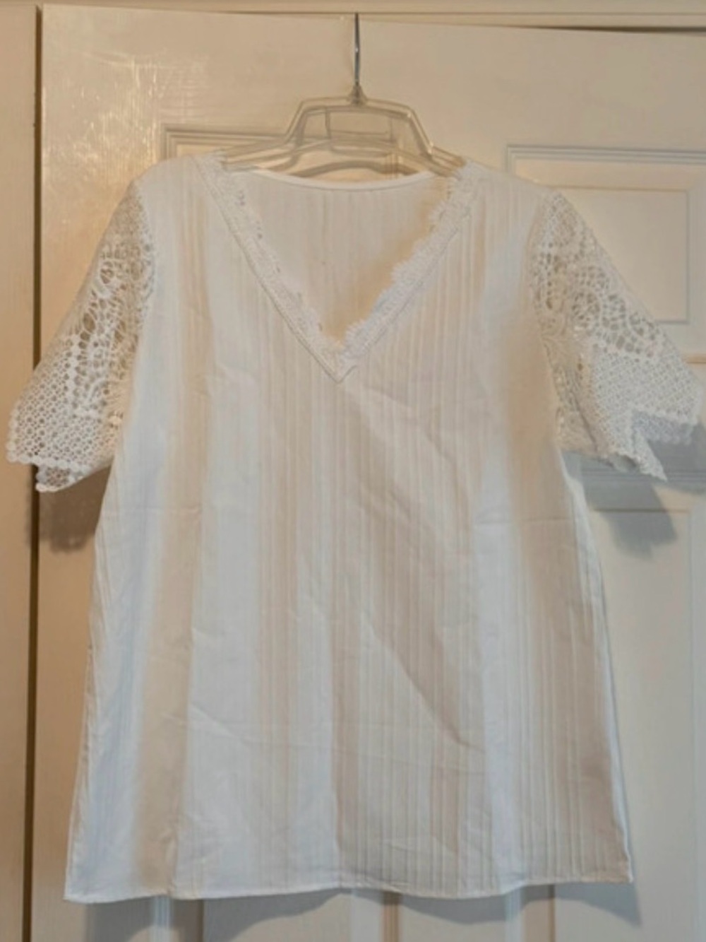 White V-Neck Eyelet Sleeve Top - XL